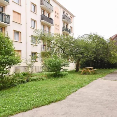 Quiet And Bright Apartment