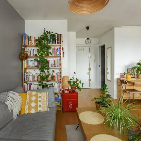 Quiet And Bright Apartment 아파트