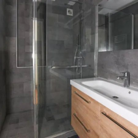 Quiet And Bright Apartment 아파트