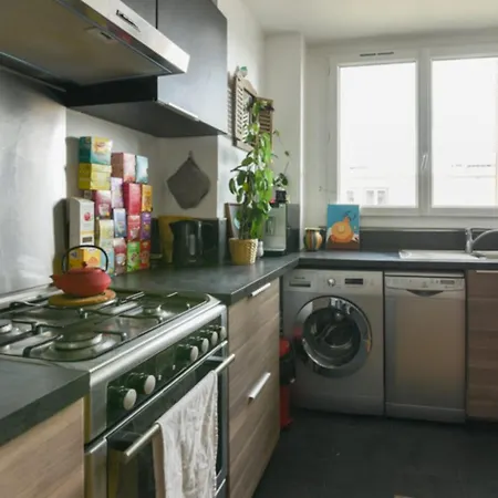 Quiet And Bright Apartment * 레 릴라