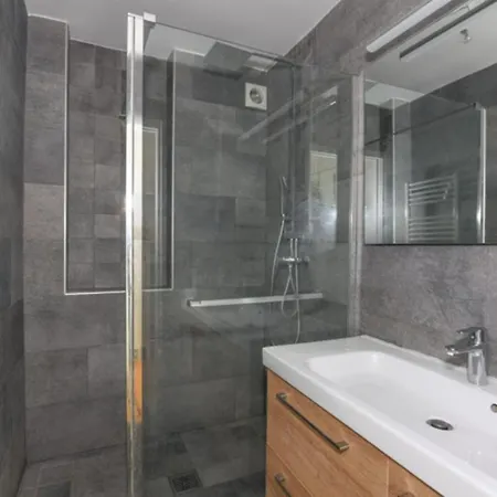 아파트 Quiet And Bright Apartment 레 릴라